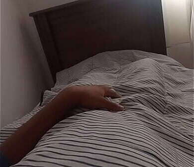 NOVINHO MASTURBA MANH&Atilde_ LEMBRANDO MADRASTA