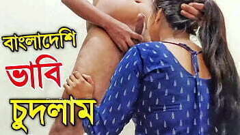 সুন্দরী বাংলাদেশী ভাবি বৃষ্টির মধ্যে চুদলাম