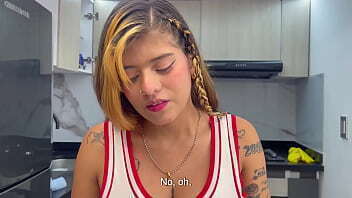 Mi peque&ntilde_a hermanastra quiere saber que es un pene, y le doy la mejor clase de anatom&iacute_a de su vida.