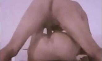 Con otro hombre cogiendo rico