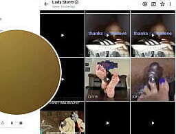 Jerking Lady Storms Ebony Wrinkled Soles