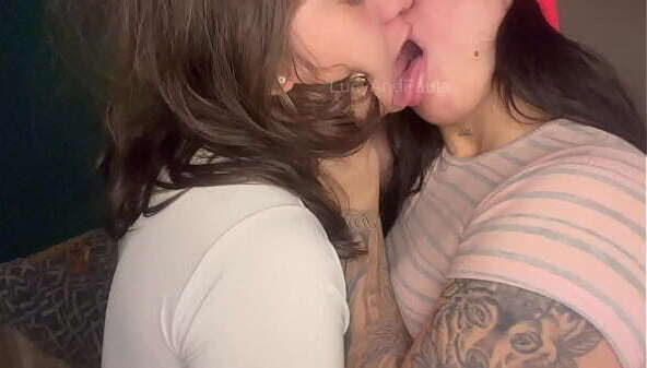 Mejores amigas tetas mojadas graban teniendo sexo, Entra pasarla rico