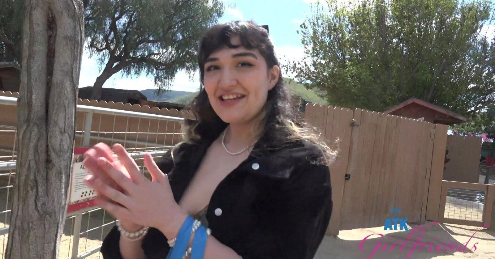 view Zoey Jpeg riding dick outside