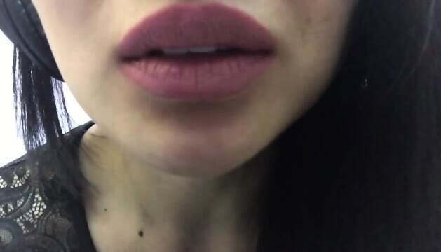 JUICY FRUIT Chewing Popping Sound (CLOSE