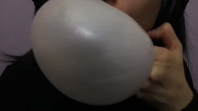 ASMR Asian Bubblegum Blowing