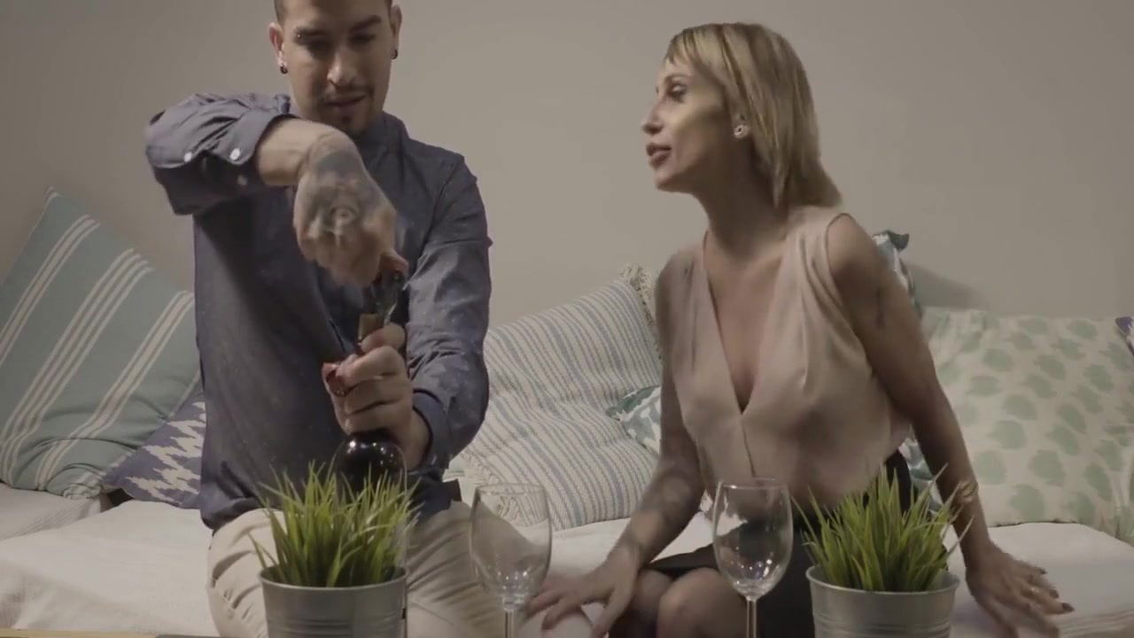 4k Xgigolox Comedia Porno Espaola Una Madura Pagando A Un Joven Mecanico De Polla Grande Para Que Le Folle El Culo. Pornno Espaol Hd Spanish Latino Parody Anal Blowjob - Gina Snake