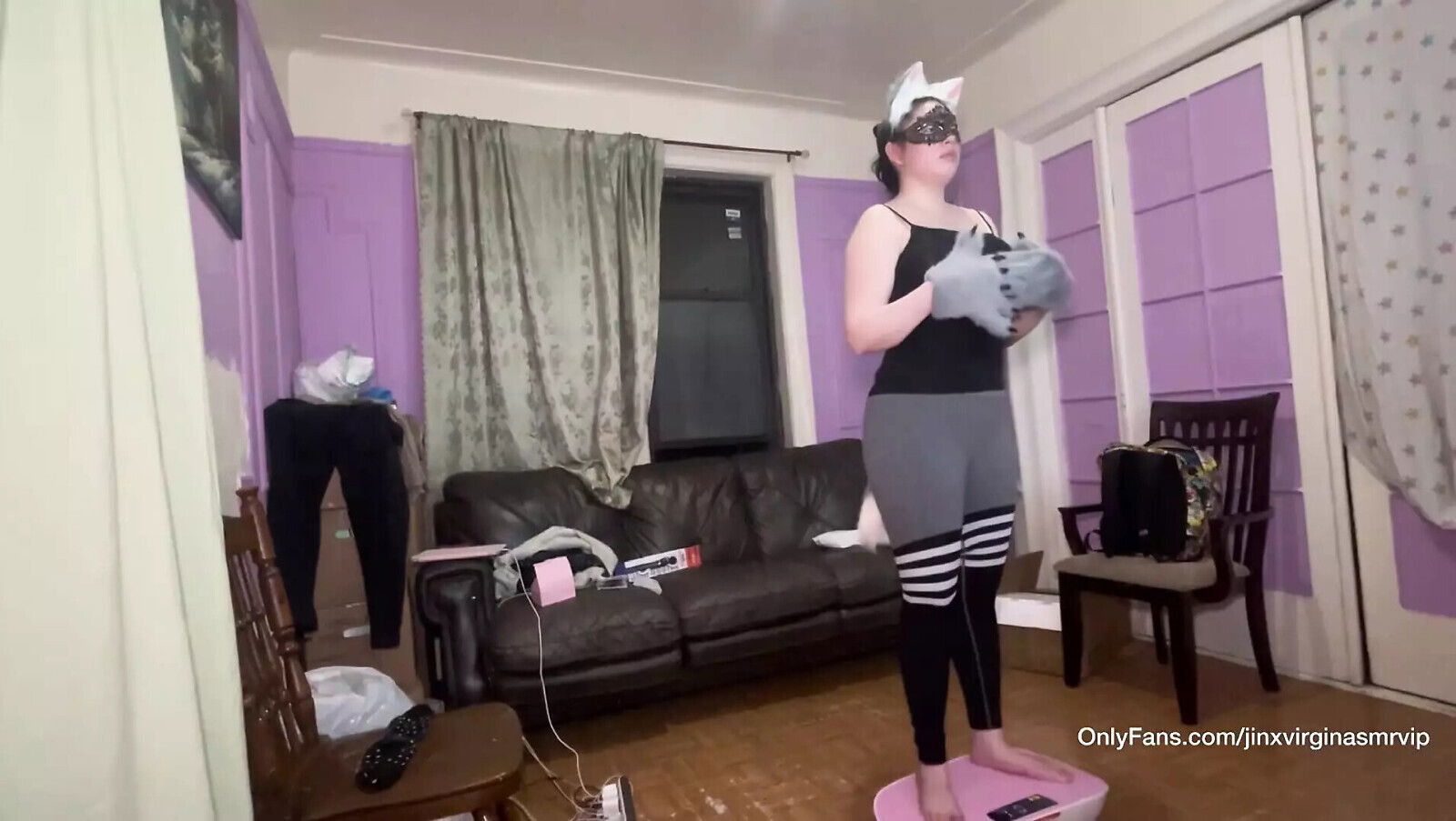 Furry wolf gamer girl tries full body vibrator