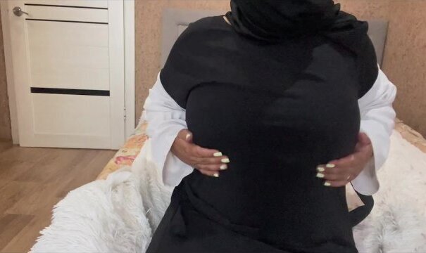 Moroccan slut hijab without panties وقحة مغربية ساخنة بالحجاب بدون سراويل داخلية