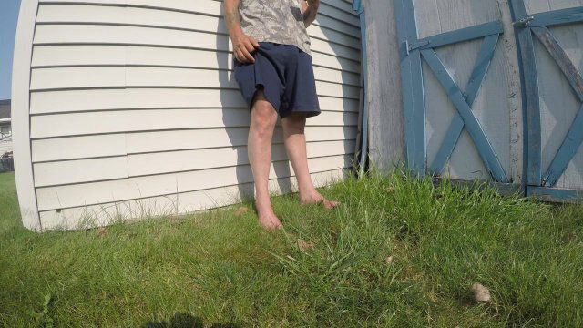 Smoking outdoors shorts down abandoned house