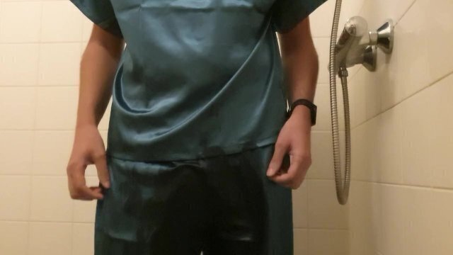 Satin Pissing quick shower