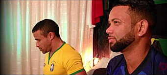 ASSISTINDO AS OLIMPIADAS E TREPANDO COM O VIZINHO MALHADO