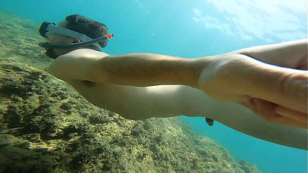 scream! Cumming with selfie stick while snorkeling made moan screaming like never before