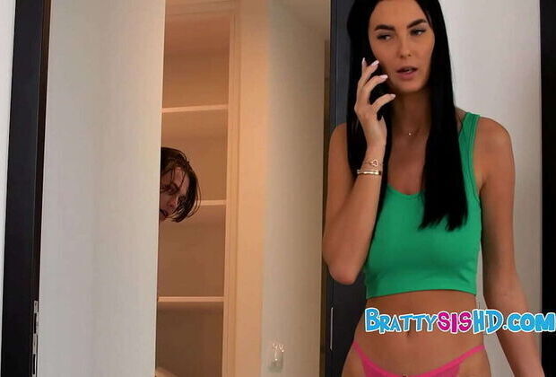 Smell Bro: Step Family Secret