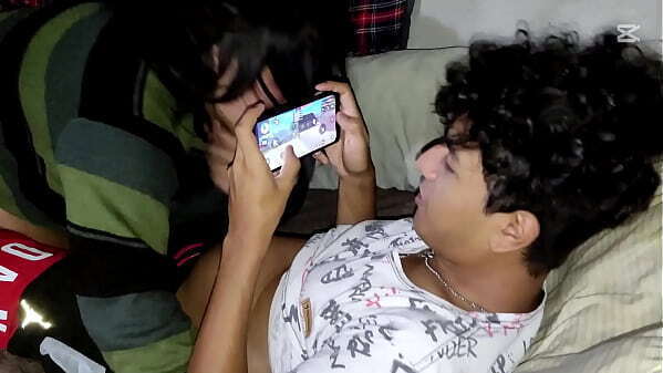 Jugando free fire hermanastra meti pene boca querer