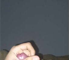 Novinho gostoso de 19 anos se masturbando