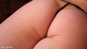 Gostosa posando para o c&acirc_mera.