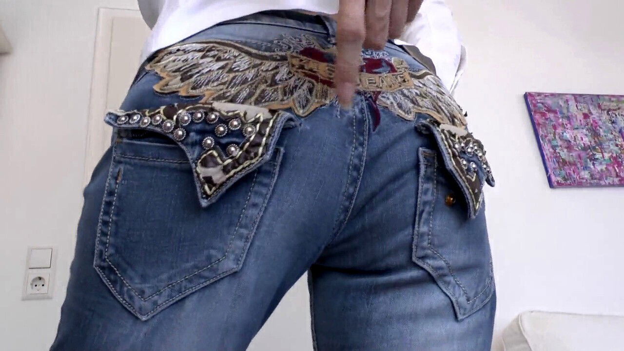 Pamper denim-clad booty masturbate simultaneously