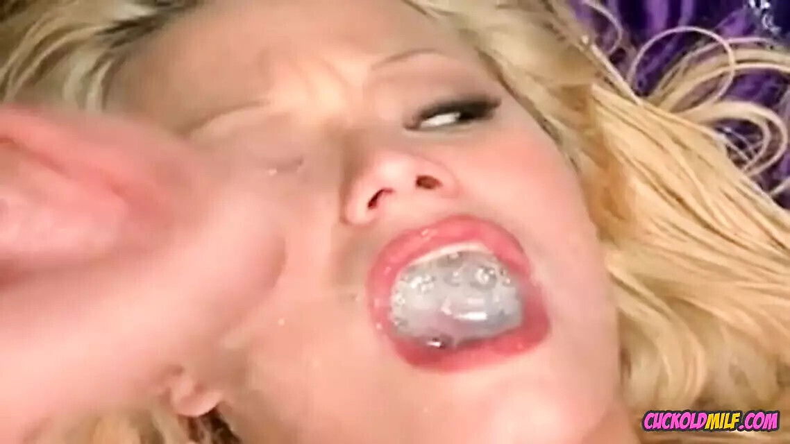 Cuckold MILF getting pussy filled