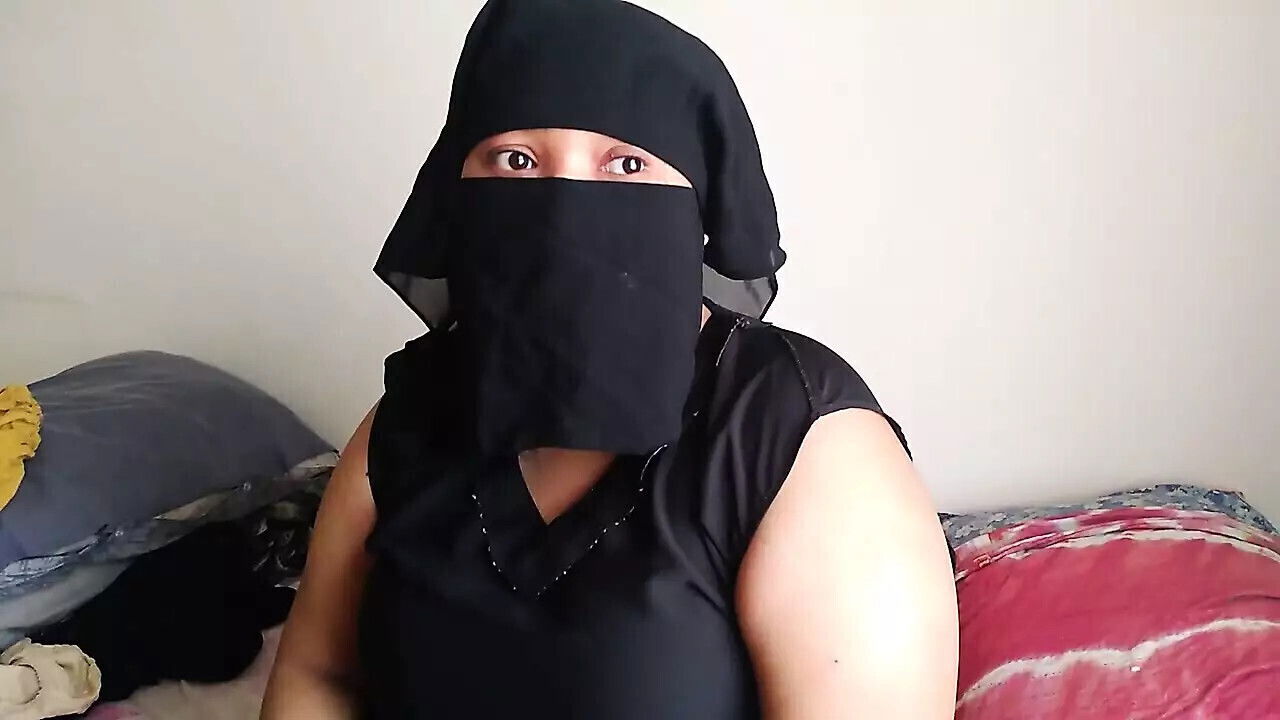 Desi Muslim Aunty Fucked Stepson when alone