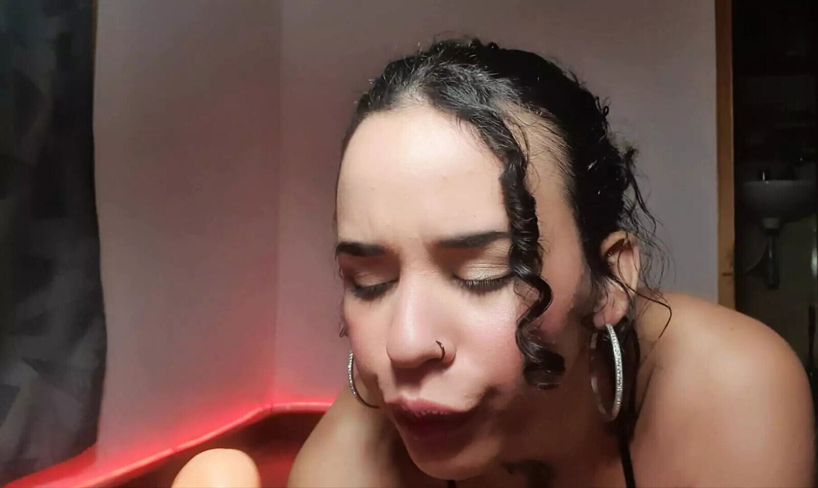 Slut plays with vagina until orgasm then shows prolapse