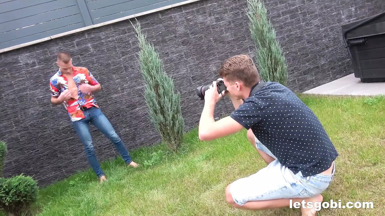 Photo Shoot Turns Into Bi-orgy Letsgobi