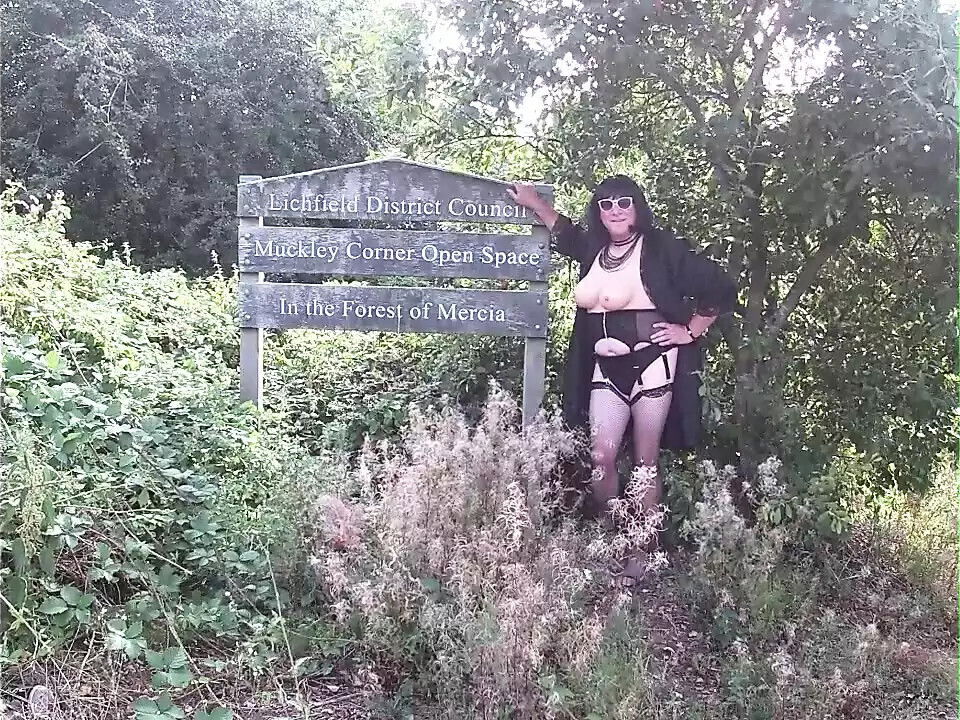 Trying flashing boobs getting good reaction.