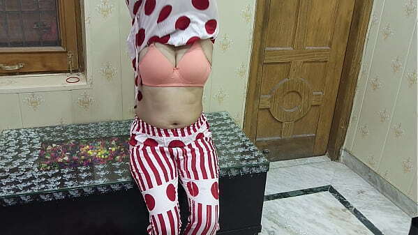 Gorgeous Malkin Nokar with ovum farting with clear hindi audio,