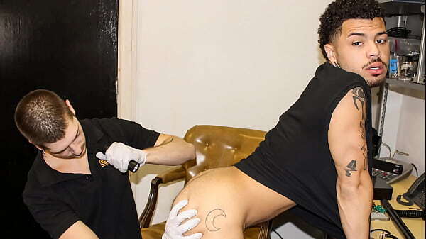 Security Guar Finds Twink Loves Hands Menperps