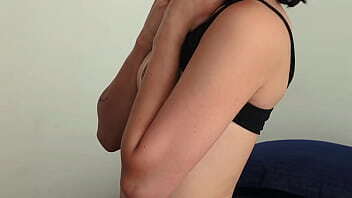 follo hermanastra despues ella masturba