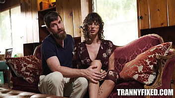 Right Treat Dahlia Crimson,Chris Epic