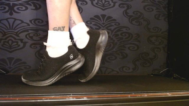 Ruffled Socks Skechers Sneakers Walking Treadmill