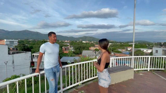 Ayudo chica latina perdida llegar casa pero antes rica follada rico coño