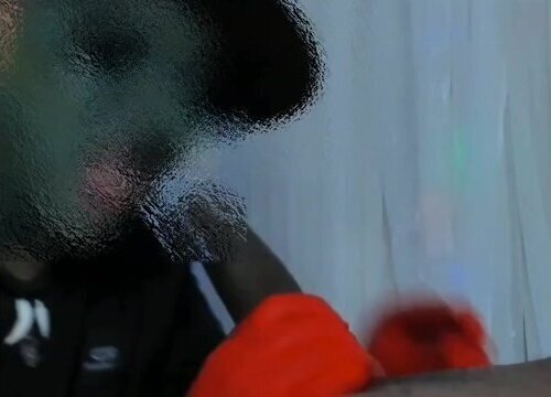 bruja caliente chupando gran polla cabe boca