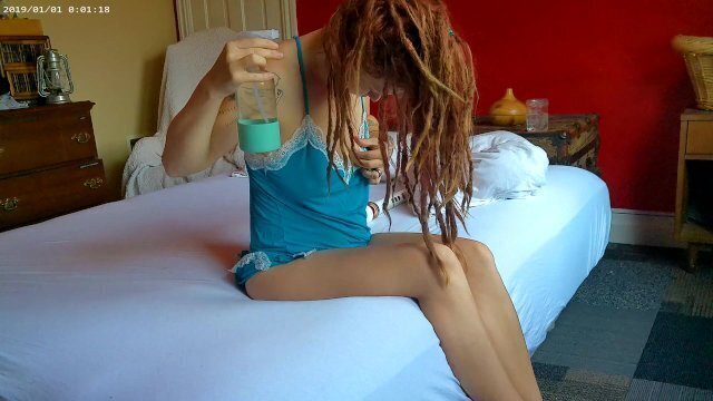 teen with sundress pretty feet plays with herself till squirts