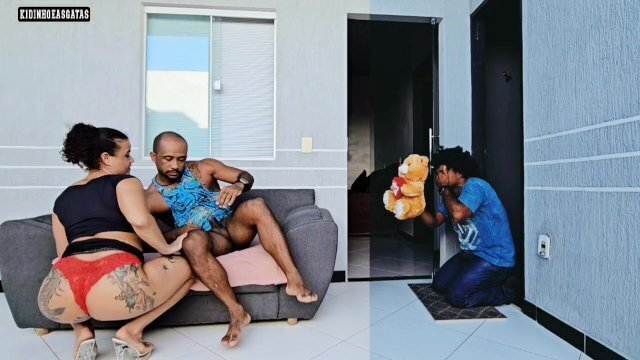 namorado trouxe presente romantico encontrou fodendo irmao Namoro