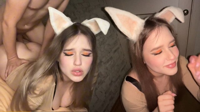 Красивая девушка заячьими ушками порадовала умелым ротиком большой попкой