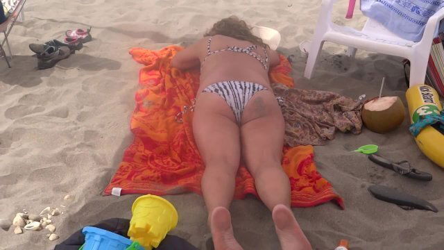 stepmom's pussy, puts bikini goes beach show