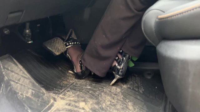 girl high-heeled shoes likes listen sound engine press pedals with