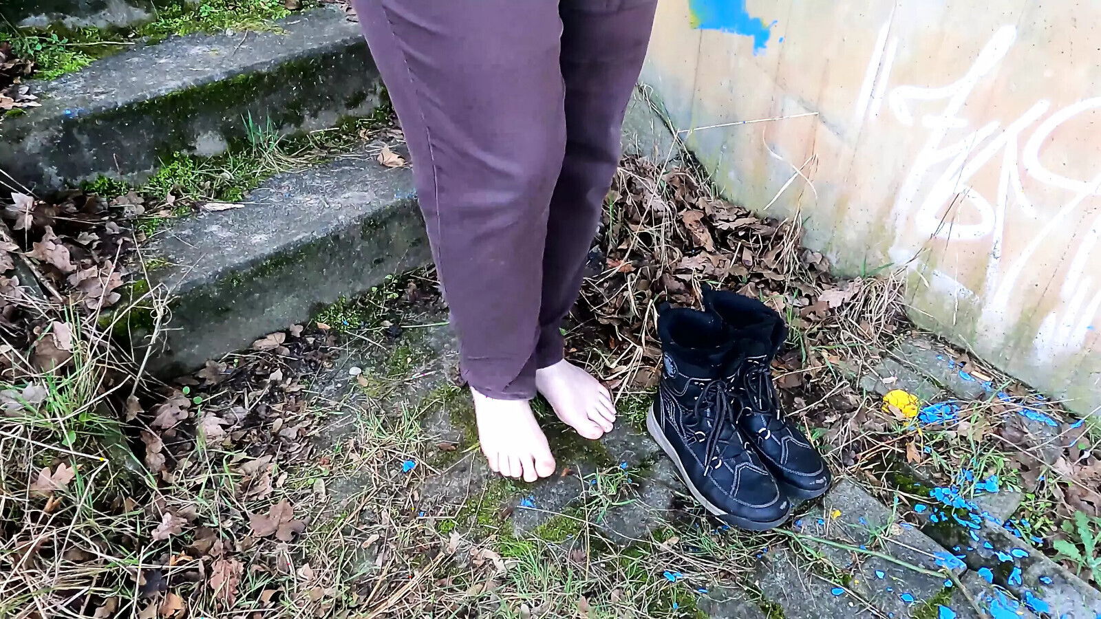 Train goes while slapping vagina