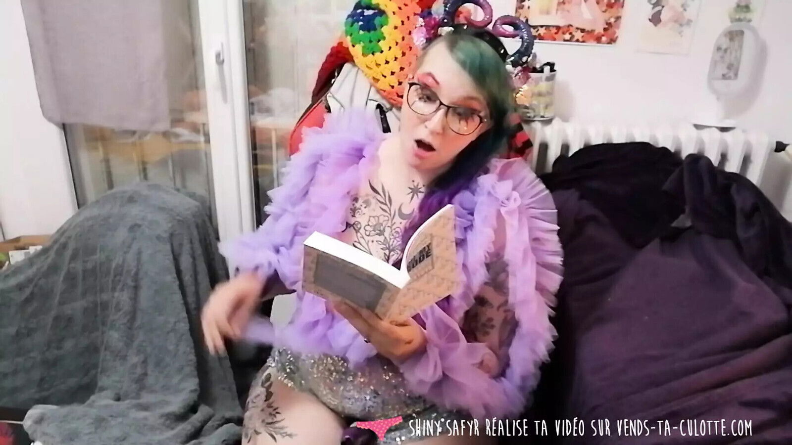 Vends-ta-culotte luscious French woman reads erotic while masturbating with vibrator