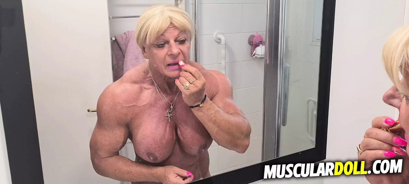 Morning shower, muscular MILF cream Body