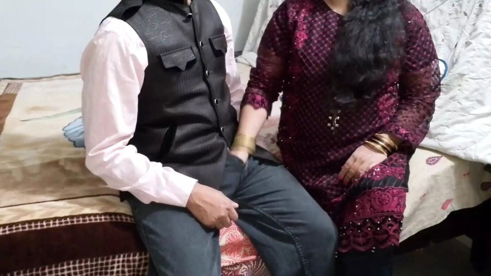 hotel room cleaner fucks Indian madam with Desi innocent