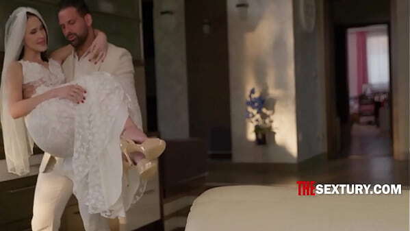 Ass-tounding Honeymoon, Alyssa'_s Loomoon Alyssa Bounty, Lorenzo Viota