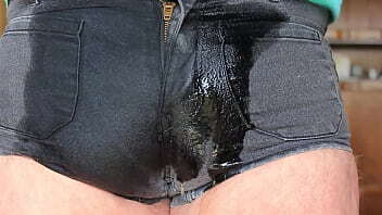 H&amp_M-Shorts werden von '_Turnhoeschen'_ mehrfach nass