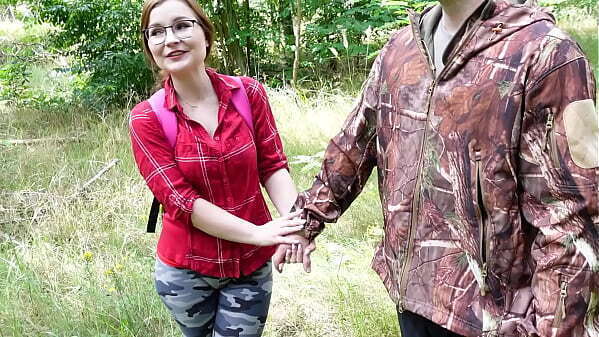 Deutsche Studentin TinyEmily fremden Typen Heimweg gefickt