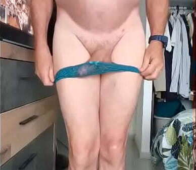 Essayage petite culotte lingerie f&eacute_minine