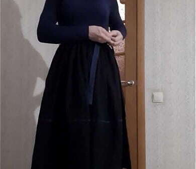 maid niqab puts apron