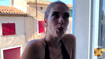 Coquette, d&eacute_fonc&eacute_e par deux beaux mecs