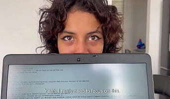 Me follo duro a mi peque&ntilde_a hermanastra mientras hago un trabajo de la escuela y me vengo en su co&ntilde_o. H.L.