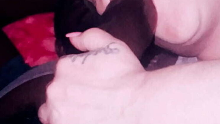 Mature Cougar Gets Licked Skinny Partner